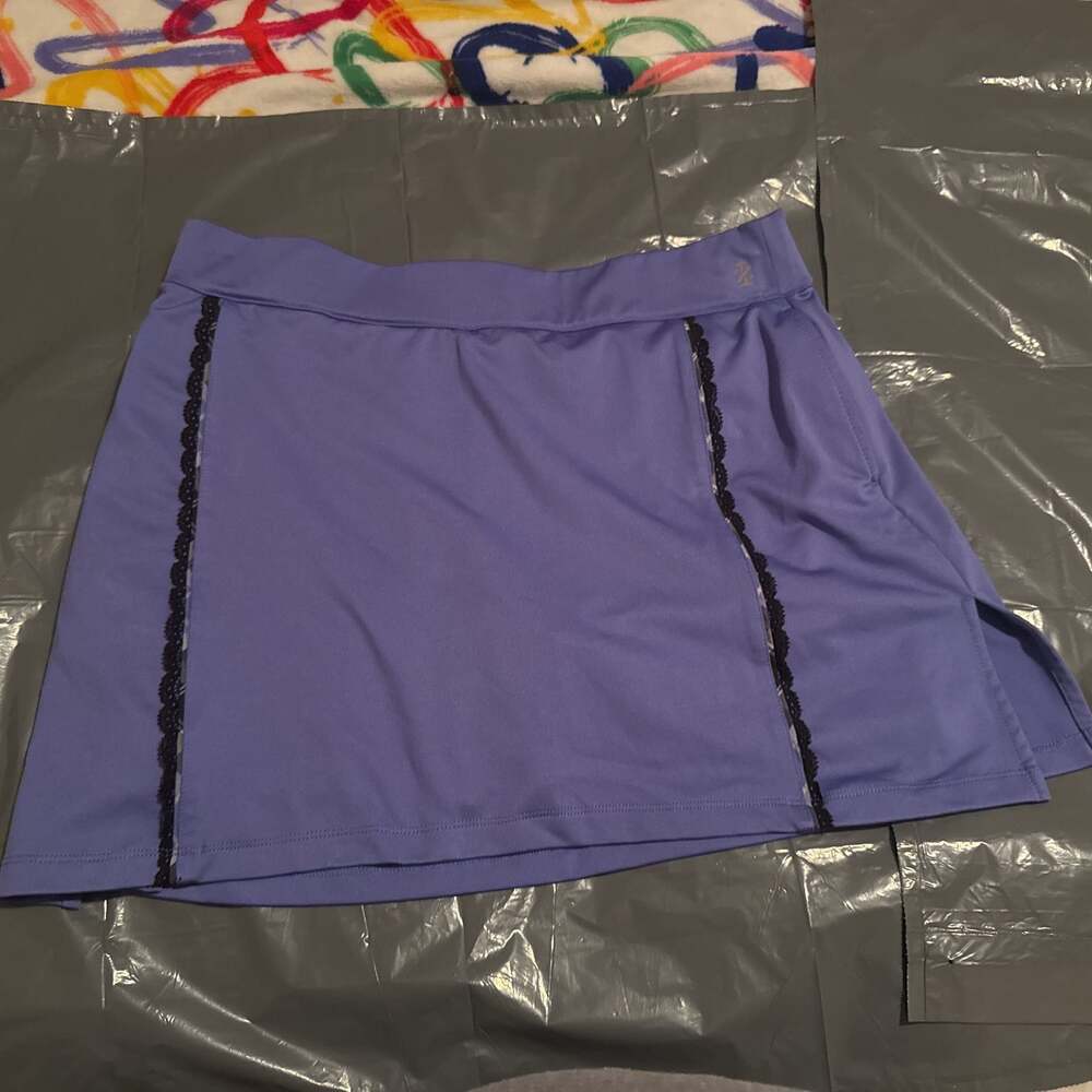 IZOD Women's size Medium Purple & Black Golf/ Tennis Skort